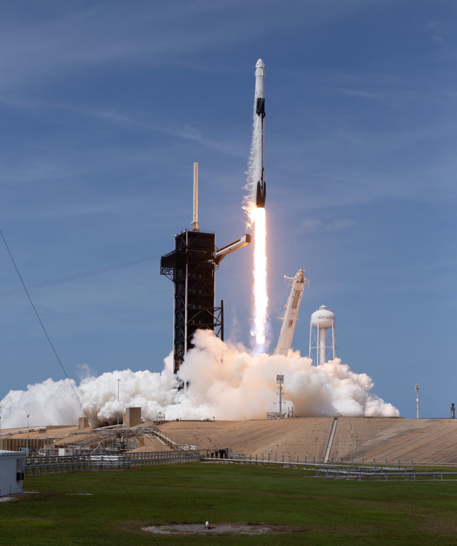 A Falcon 9 rises from its pad — the rocket that carried the first Starfall return-capsule demonstration to orbit.